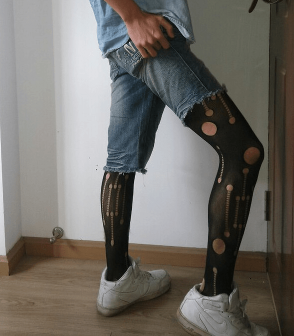 Men Wear Ripped Jeans with Pantyhose